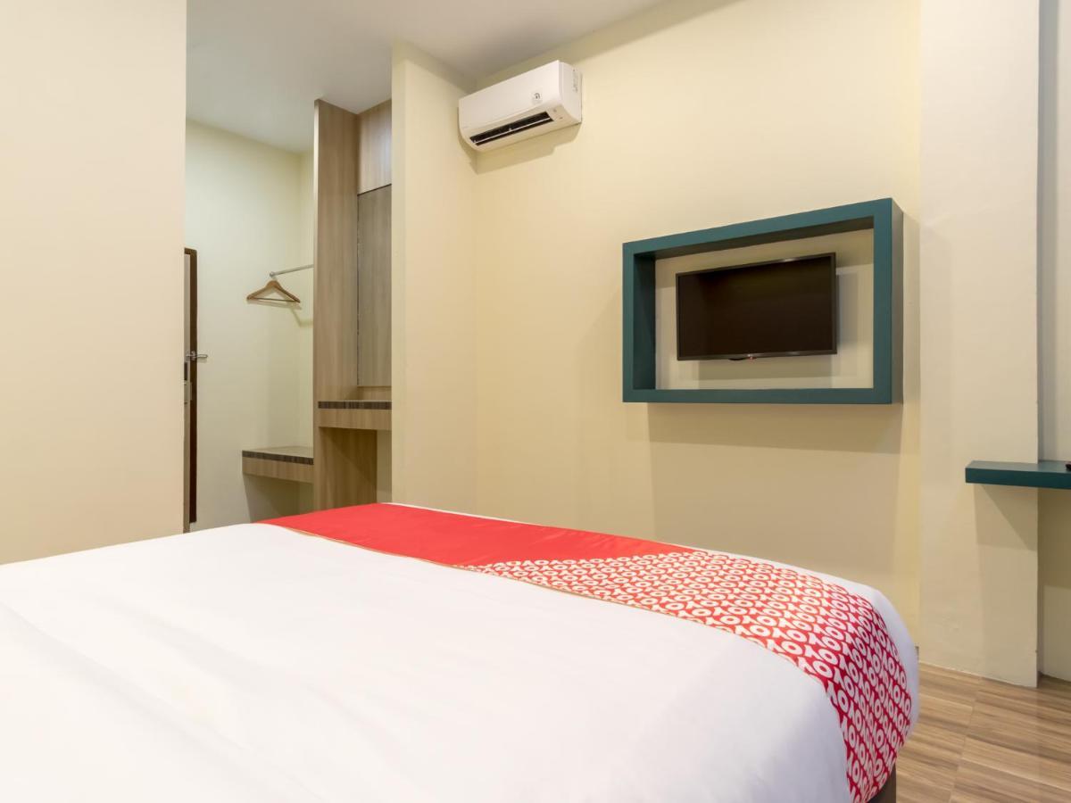 Oyo 727 Merlion Hotel Medan Exterior foto