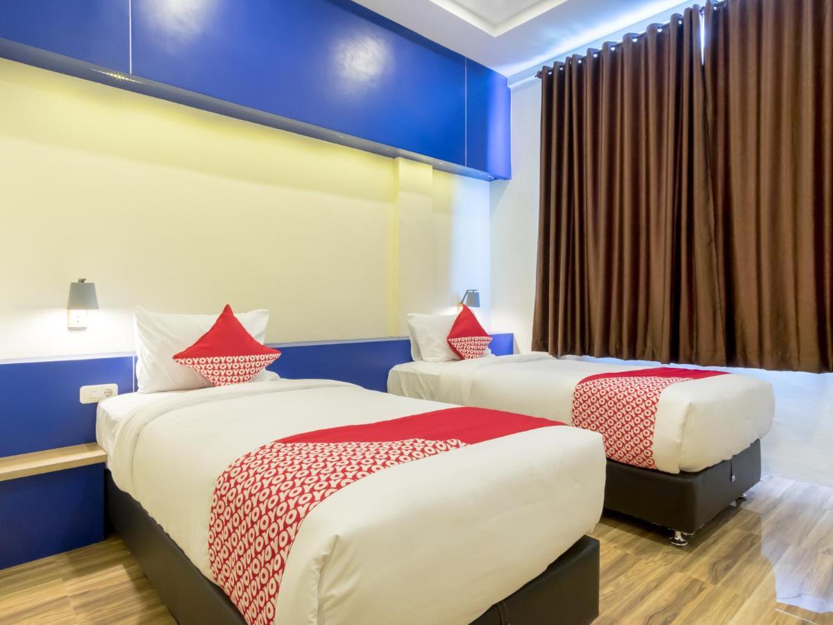 Oyo 727 Merlion Hotel Medan Exterior foto